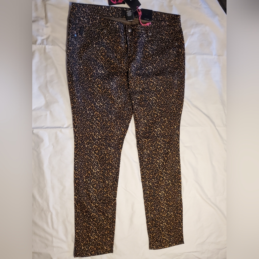 NWT - Torrid Skinny Jeans in Brown Leopard - Size 16